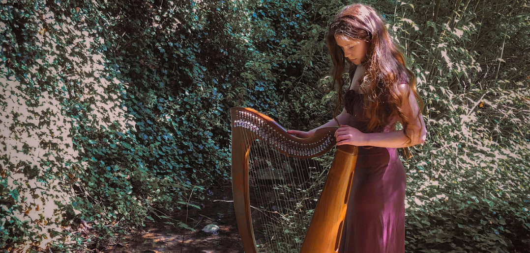 Ní Scolaí releases debut album